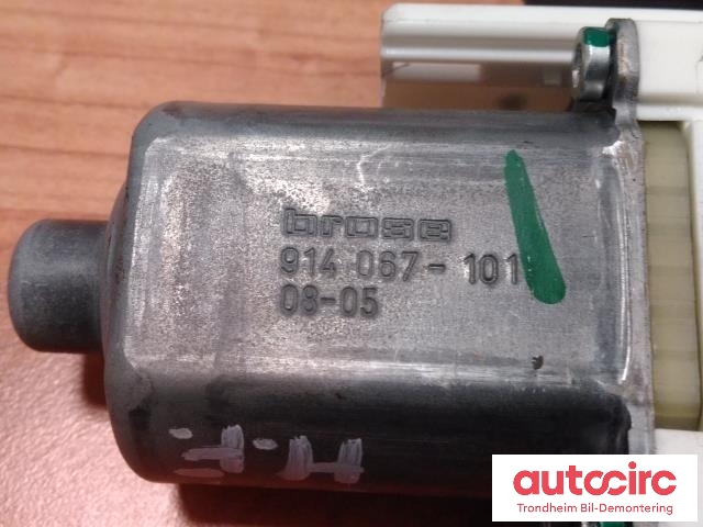 Ruteheis, kun motor, høyre foran til Dodge Journey 2008-2010 (BOSCH|0130822528|914067-101|4589154AA)