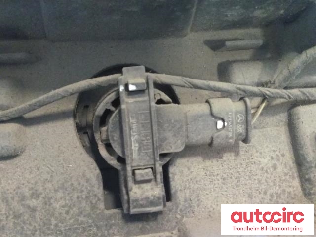 Støtfanger bak midtre del til Mercedes Sprinter 2013-2018 (Fase 2) (906) (906) (..|A9068800171|A9068800271|A9068804171)