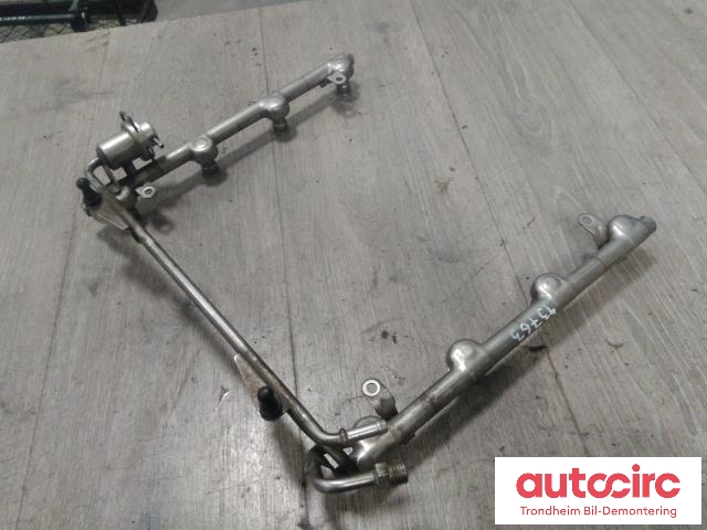 Dyseskinne (fuelrail) til Audi A8 2003-2010 (Type II) (TIL BENSIN|077133681AA|)