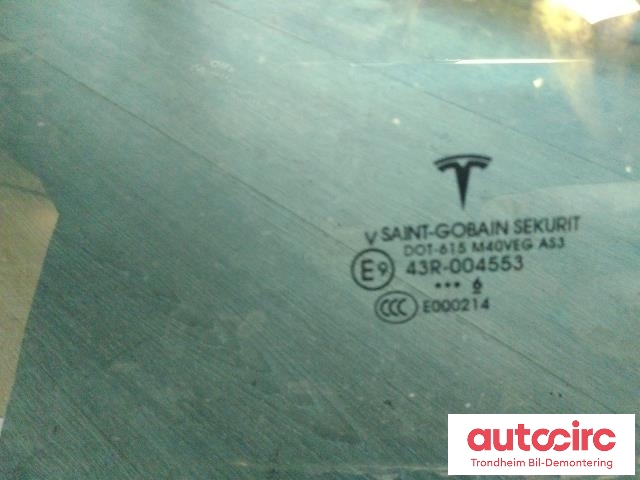 Siderute høyre bak til Tesla Model X 2016-->>  (STOR RUTE HØYRE BAK|)