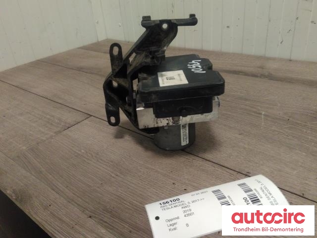 ABS sentral til Tesla Model 3 2018-2023 (Fase 1)  (BOSCH|1044745-00-B|1127502-01-D|0265257793)