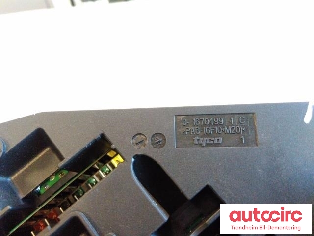 Sikringsboks bagasjerom til BMW 7-Serie 2009-2015 (F01/F02/F03/F04) (F01/F02/F03/F04) (TYCO|9151322|0-1703345-2|61149151322)