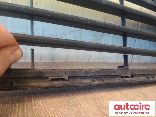 Grill til Opel Vivaro B 2014-2019  (NEDRE|93868858|622543504R|23031900)