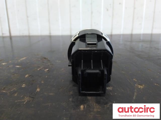 Bryter diverse til Mitsubishi Outlander 2015-->> (Type III, Fase 2)  (..|8602A079|)