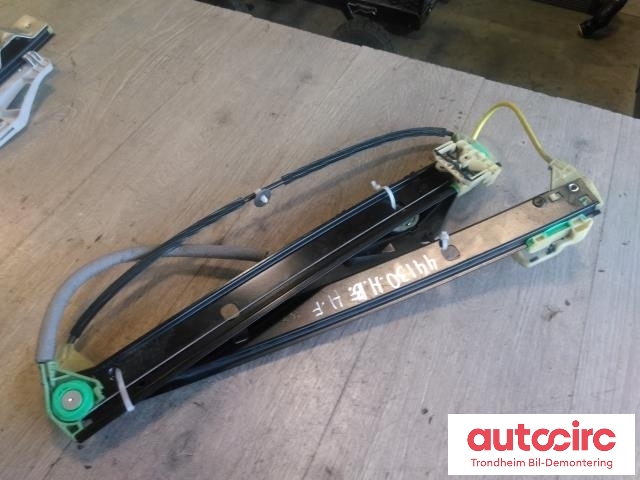 Ruteheis høyre foran til Audi A4, Allroad 2009-2016 (Type I) (B8) (B8) (BROSE|8K0837462E|1021-937451-106|)