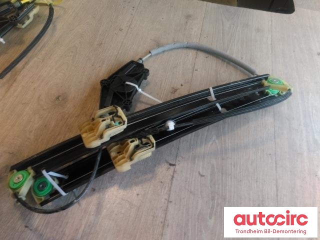 Ruteheis venstre foran til Audi A4, Allroad 2009-2016 (Type I) (B8) (B8) (BROSE|8K0837461E|1021-937450-106|)
