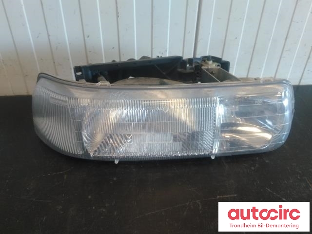 Frontlykt høyre halogen til Chevrolet Suburban, 2002-2006  (GM|16526138)