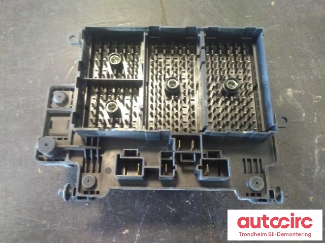 Sikringsboks til Chevrolet Suburban 2002-2006  (..|12193645|)