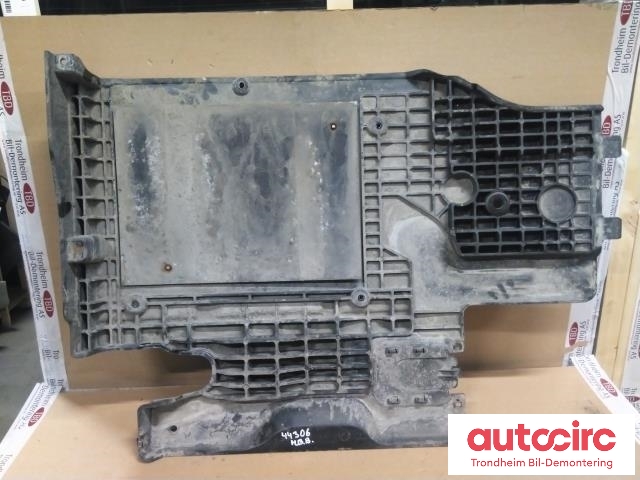 Motorplate under motor til VW Passat 2015-2019 (Fase 1) (B8) (B8) (VW AG|3Q0825102D|3Q0825102F|)