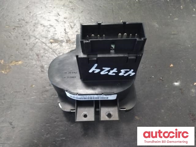 Bryter lys til Land Rover Discovery 2005-2009 (Type III)  (..|YUD501480PVJ|6H2211654CA8PVJ|)