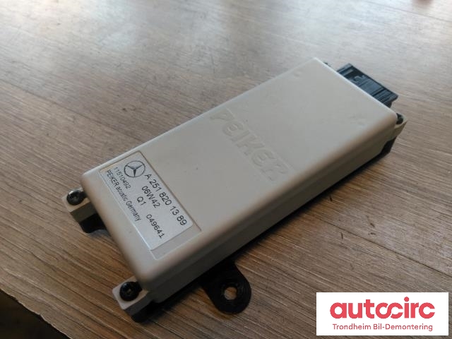 Bilstereo forsterker til Mercedes GL, 2006-2012 (X164) (X164) (PEIKER|A2518201389)