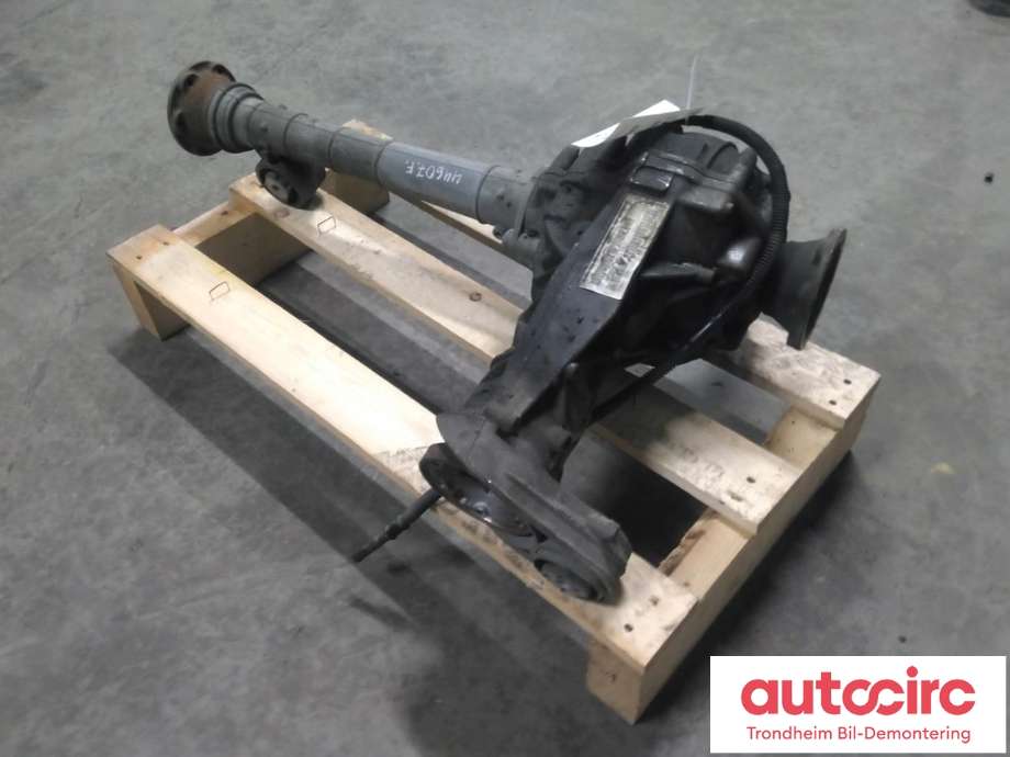 Kardang klokke foran til Audi Q7 2006-2010 (Type I, Fase 1)  (AUDI|0AA409508D|)