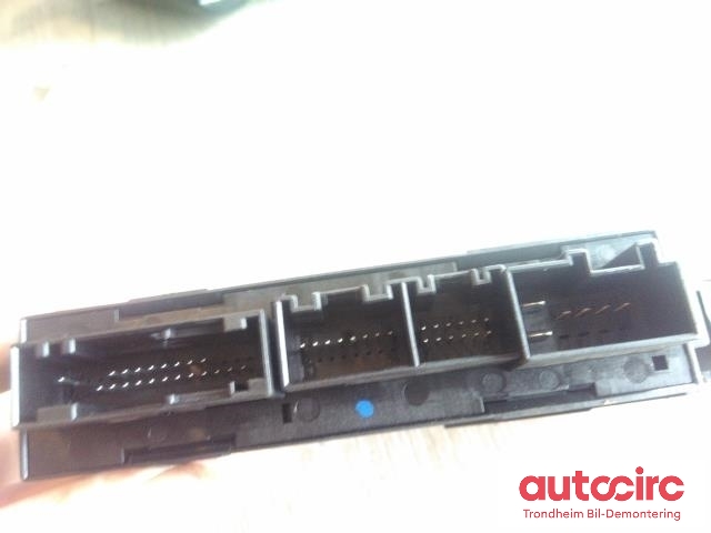 Ruteheis, kun motor, høyre foran til Audi A4 2004-2008 (Type III) (B7) (B7) (SIEMENS|8E1959802H|0130821764|8E1959802G)