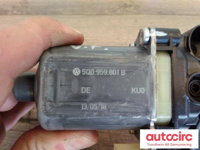 Ruteheis, kun motor, venstre foran til Škoda Octavia 2017-2020 (Type III, Fase 2)  (BOSCH|0130822717|5Q0959801B|)