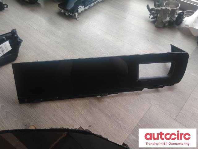 Dashbord diverse til Porsche Taycan, 2019-->>  (DEKSEL HØYRE SIDE|9J1854523B)