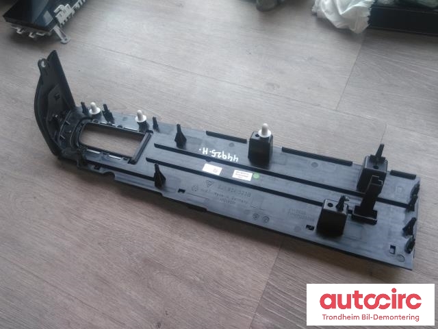 Dashbord diverse til Porsche Taycan 2019-->>  (DEKSEL HØYRE SIDE|9J1854523B|9J1854523B 5Q0|)