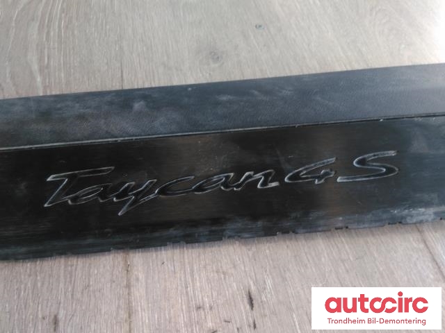 Innredning diverse til Porsche Taycan 2019-->> (LIST I DØRK VENSTRE FORAN|9J1863381E|9J1867269AM|9J1863381C 1E0)