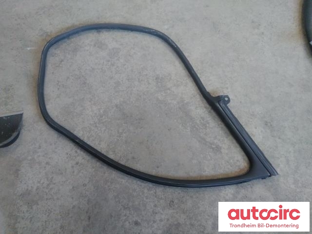 Lister til Porsche Taycan, 2019-->>  (HØYRE FORAN|9J1831722AR)