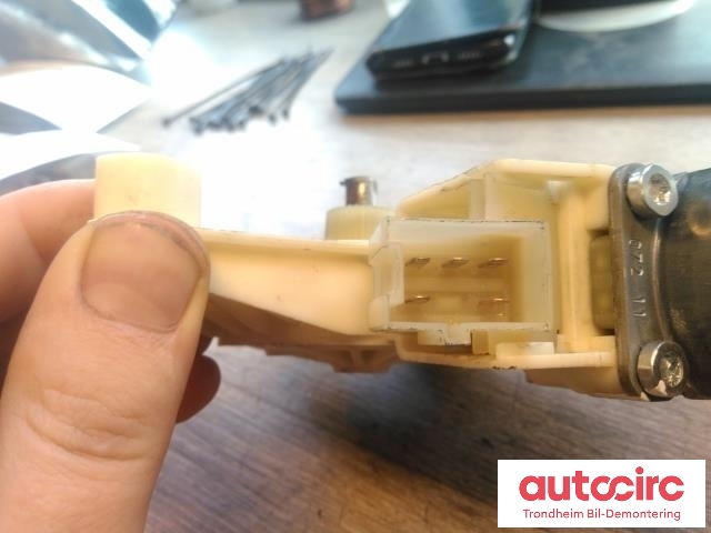 Ruteheis, kun motor, venstre foran til Mercedes E-Klasse 2009-2013 (Fase 1) (W212) (W212) (BOSCH|A2048200142|0130822503|A2129066802)