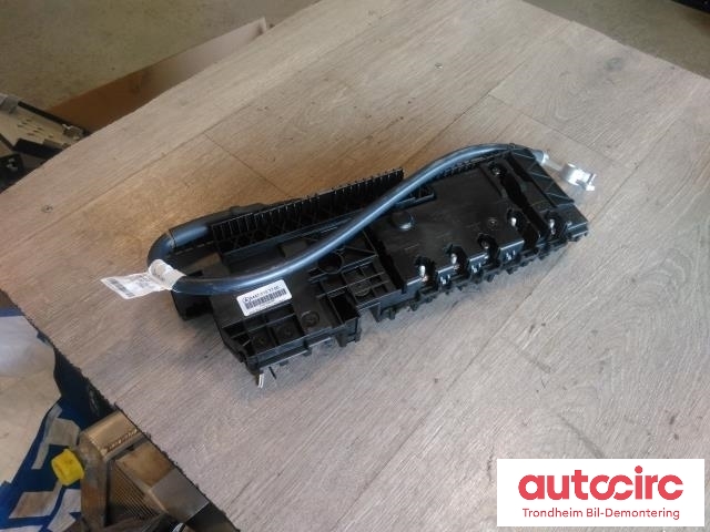 Sikringsboks til Mercedes EQV 2020-->> (W447) (W447) (FORAN I KUPE|A4475407780|A4475401755|)