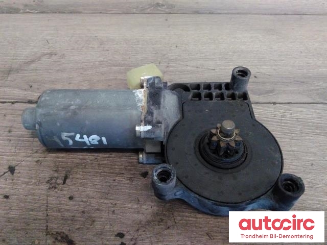 Ruteheis, kun motor, venstre foran til Mercedes CLK 1997-2002 (C208) (C208) (BOSCH|0130821918|A2088202742|)