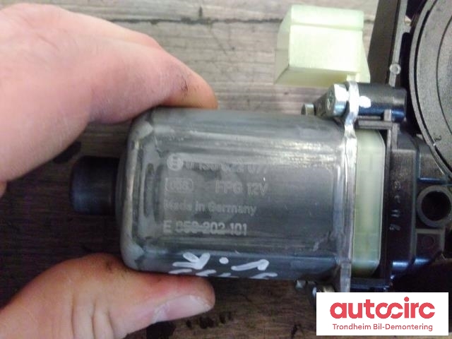 Ruteheis, kun motor, venstre foran til VW e-Golf 2017-2020 (Fase 2)  (BOSCH|5Q0959801C|0130822077|)