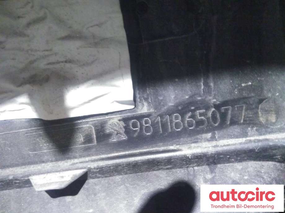 Støtfanger bak til Peugeot 3008 2016-->> (Type II) (..|1636403780|16 364 037 80|)