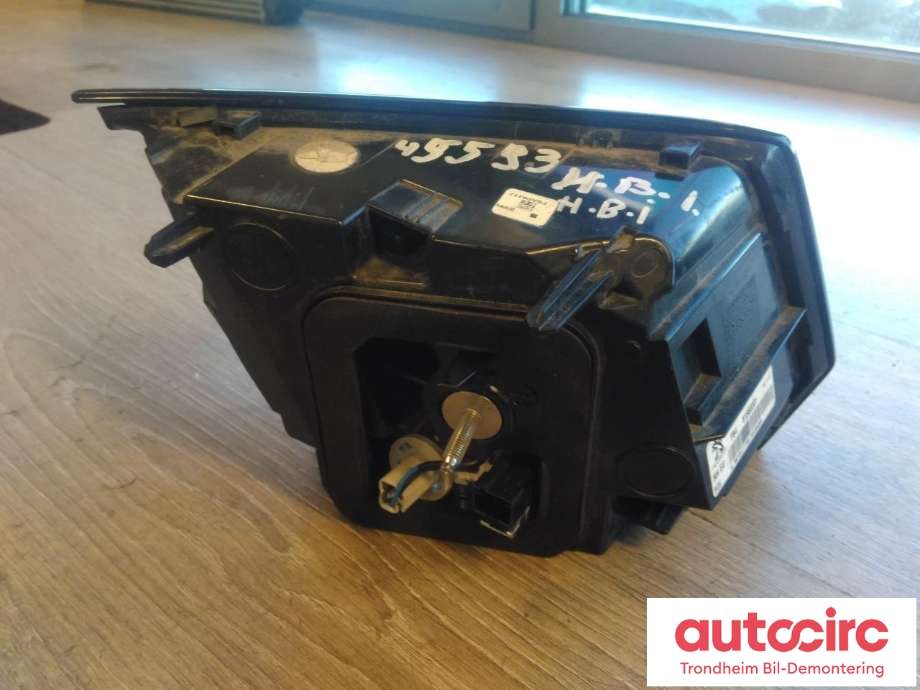 Baklykt høyre indre til Peugeot 3008 2016-->> (Type II)  (..|9810477780|98 104 777 80|81560201)