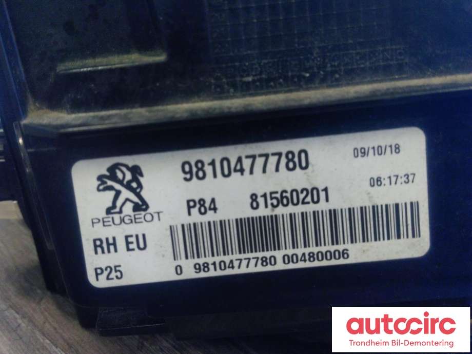 Baklykt høyre indre til Peugeot 3008 2016-->> (Type II)  (..|9810477780|98 104 777 80|81560201)