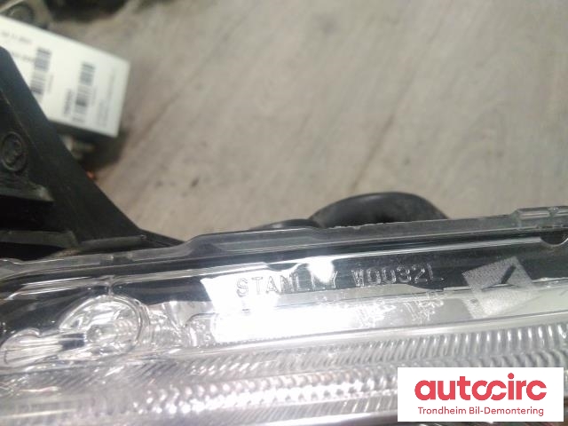 Frontlykt venstre halogen til Peugeot iOn 2011-2020  (STANLEY|6208W9|W0032L|)