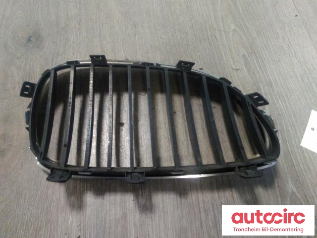 Grill venstre til BMW 5-Serie 2003-2010 (E60/E61) (E60/E61) (..|51137027061|7065701|51137065701)