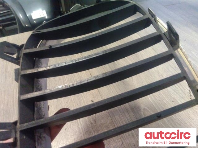 Grill venstre til BMW 5-Serie 2003-2010 (E60/E61) (E60/E61) (..|51137027061|7065701|51137065701)
