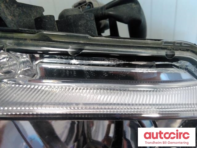 Frontlykt venstre halogen til Peugeot iOn 2011-2020 (STANLEY|W0032L|6208W9|)