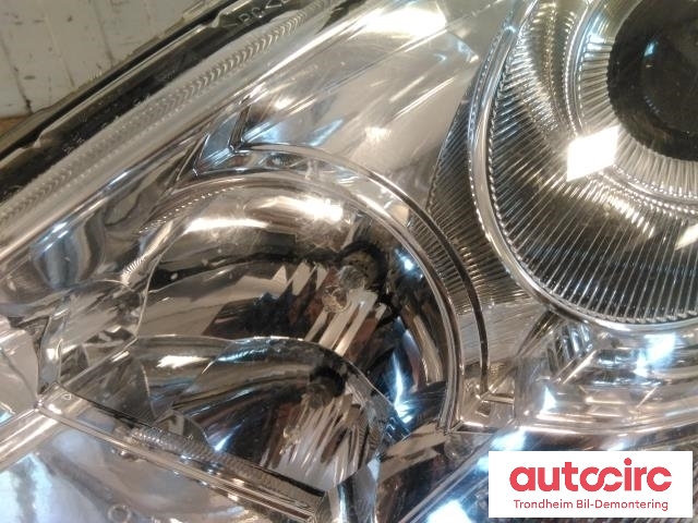 Frontlykt venstre halogen til Peugeot iOn 2011-2020 (STANLEY|W0032L|6208W9|)