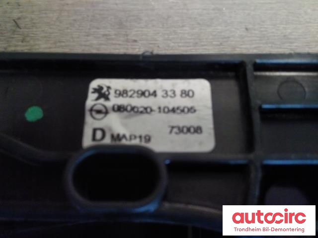 Ruteheis høyre foran til Peugeot e-208 2019-->>  (INTEVA|9829043380|9829042980|430113G0)