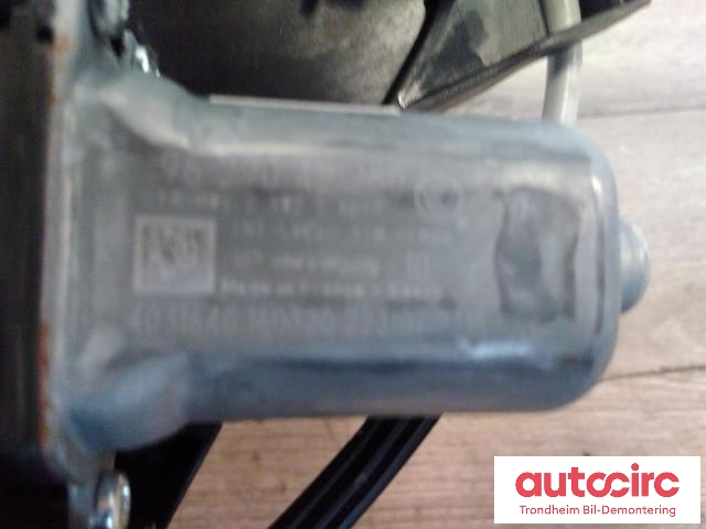 Ruteheis høyre foran til Peugeot e-208 2019-->>  (INTEVA|9829043380|9829042980|430113G0)