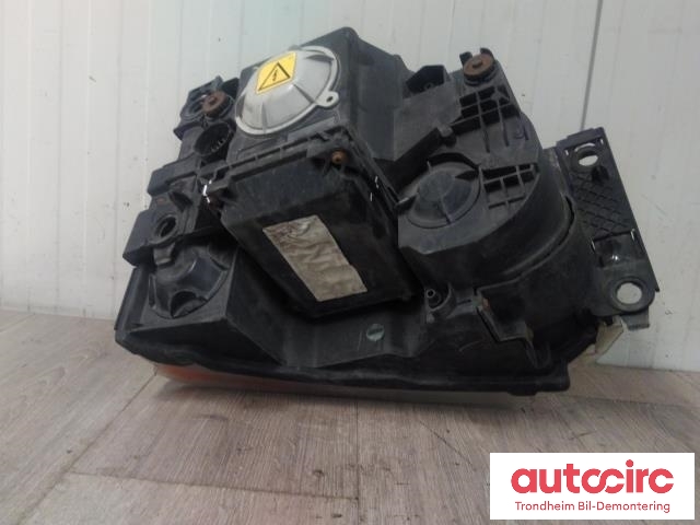 Frontlykt venstre xenon til Land Rover Discovery 2005-2009 (Type III)  (KOITO|XBC500092|H242HL-AD|5H2213W030RA)