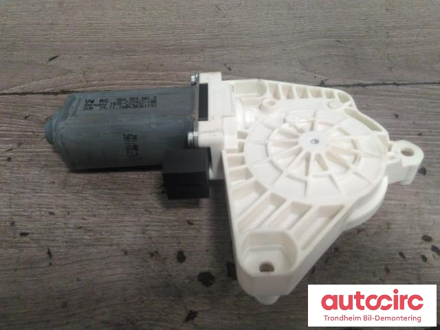 Ruteheis, kun motor, venstre foran til VW Passat 2015-2019 (Fase 1) (B8) (B8) (BROSE|5Q4959801B|4K0959801|)
