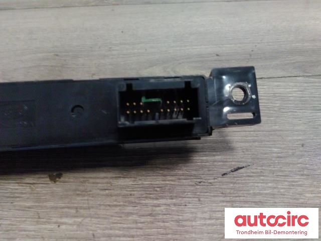 Bryter nødblink til Land Rover Discovery 2005-2009 (Type III)  (ALPS|YUL500400WUX|5H2214K147RA8WUX|)