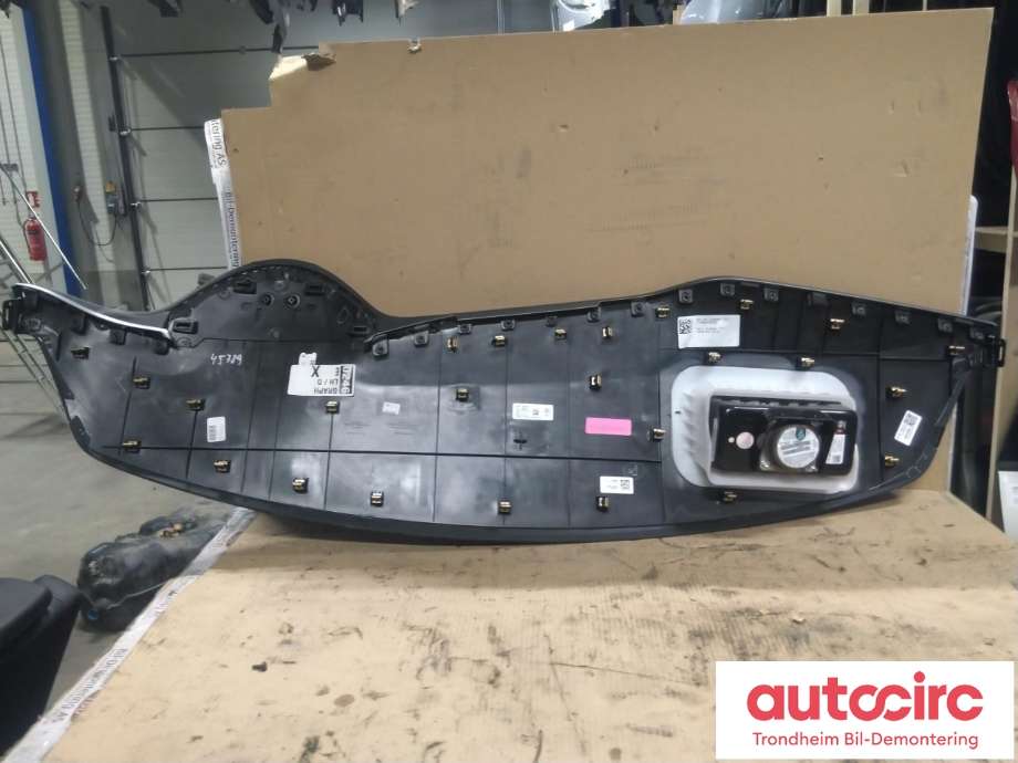 Dashbord til Tesla Model X 2016-->>  (TESLA/EISSMANN|1060698-10-C|1048009-00-D|)