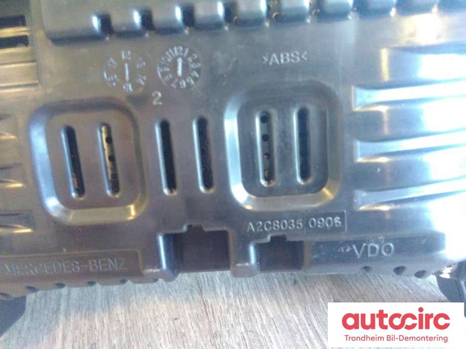 Instrumentpanel til Mercedes C-Klasse 2014-2018 (Fase 1) (W205) (W205) (VDO|A2059001118|A2C98481700|A 205 900 11 18)