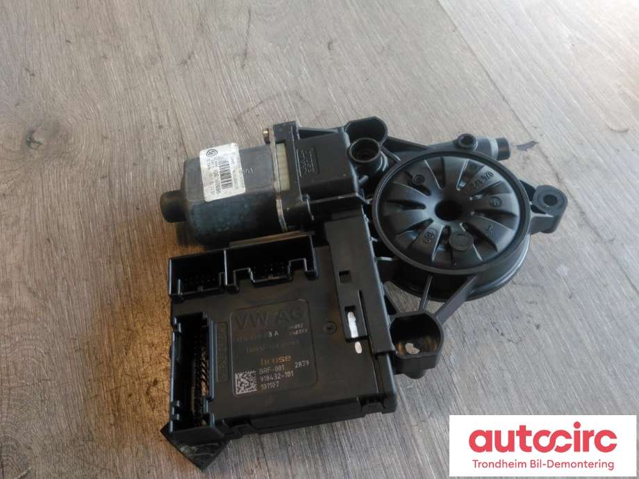 Ruteheis, kun motor, venstre foran til VW Passat 2011-2015 (B7) (B7) (BROSE|3C0959793A|3C09559701A|3AA 959 701 A)