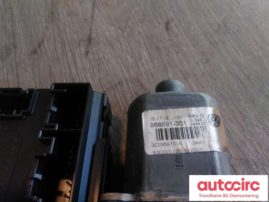 Ruteheis, kun motor, venstre foran til VW Passat 2011-2015 (B7) (B7) (BROSE|3C0959793A|3C09559701A|3AA 959 701 A)
