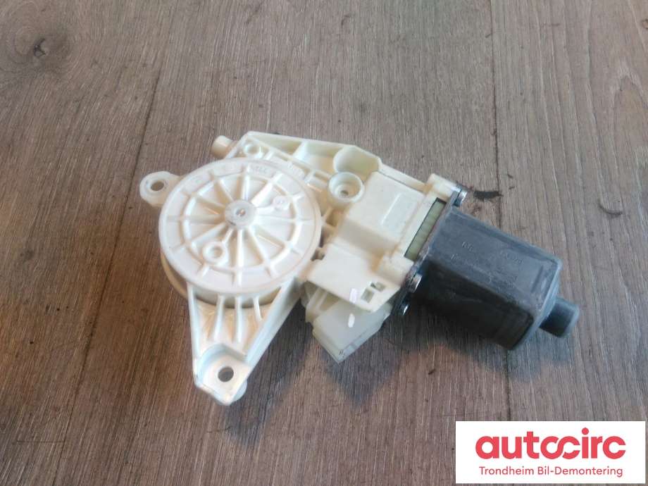 Ruteheis, kun motor, venstre foran til Mercedes Vito 2014-->> (W447) (W447) (BROSE|A4479063500|C13834-100|A 447 906 35 00)
