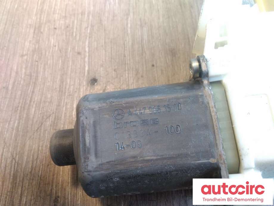 Ruteheis, kun motor, venstre foran til Mercedes Vito 2014-->> (W447) (W447) (BROSE|A4479063500|C13834-100|A 447 906 35 00)