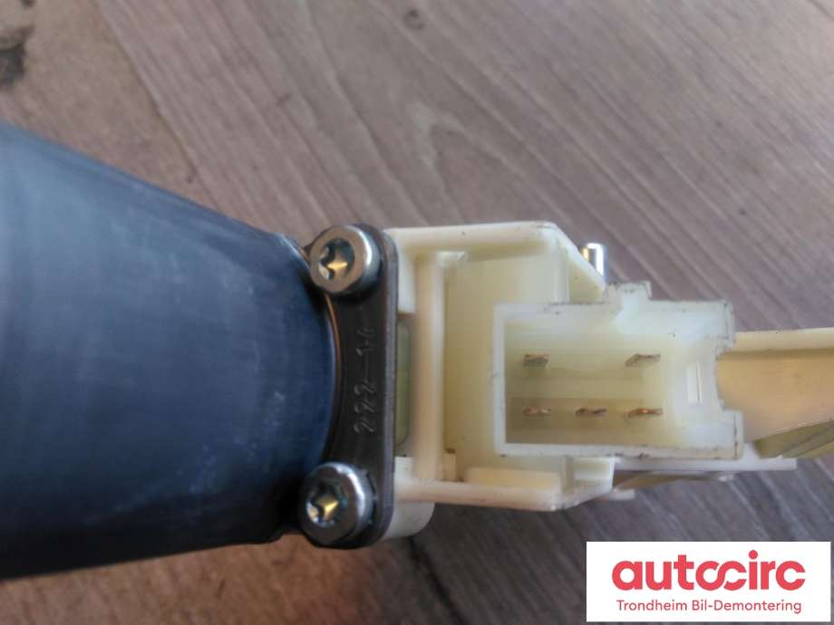 Ruteheis, kun motor, venstre foran til Mercedes Vito 2014-->> (W447) (W447) (BROSE|A4479063500|C13834-100|A 447 906 35 00)