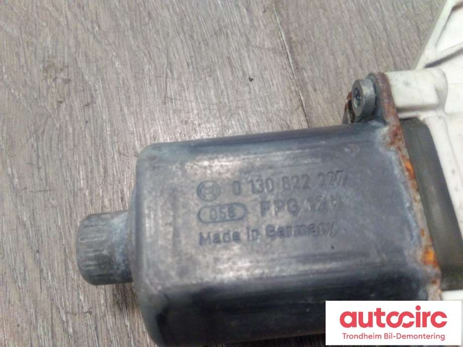 Ruteheis, kun motor, høyre foran til BMW X1 2009-2015 (E84) (E84) (BOSCH/BROSE|6927028|996625-102|67626927028)