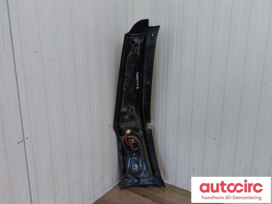 Baklykt høyre til Mitsubishi Grandis 2004-2009  (KOITO|8330A016|MN182334|)