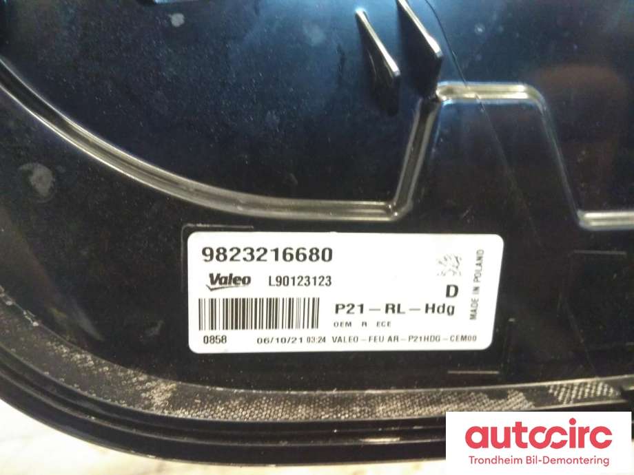 Baklykt høyre til Peugeot e-208 2019-->>  (VALEO|9823216680|L90123123|)