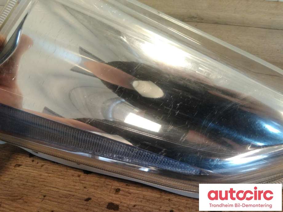 Frontlykt venstre halogen til Nissan Leaf 2011-2017 (Type I)  (ICHIKOH|261853NA0B|)